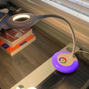 Led light with a usb in the back
